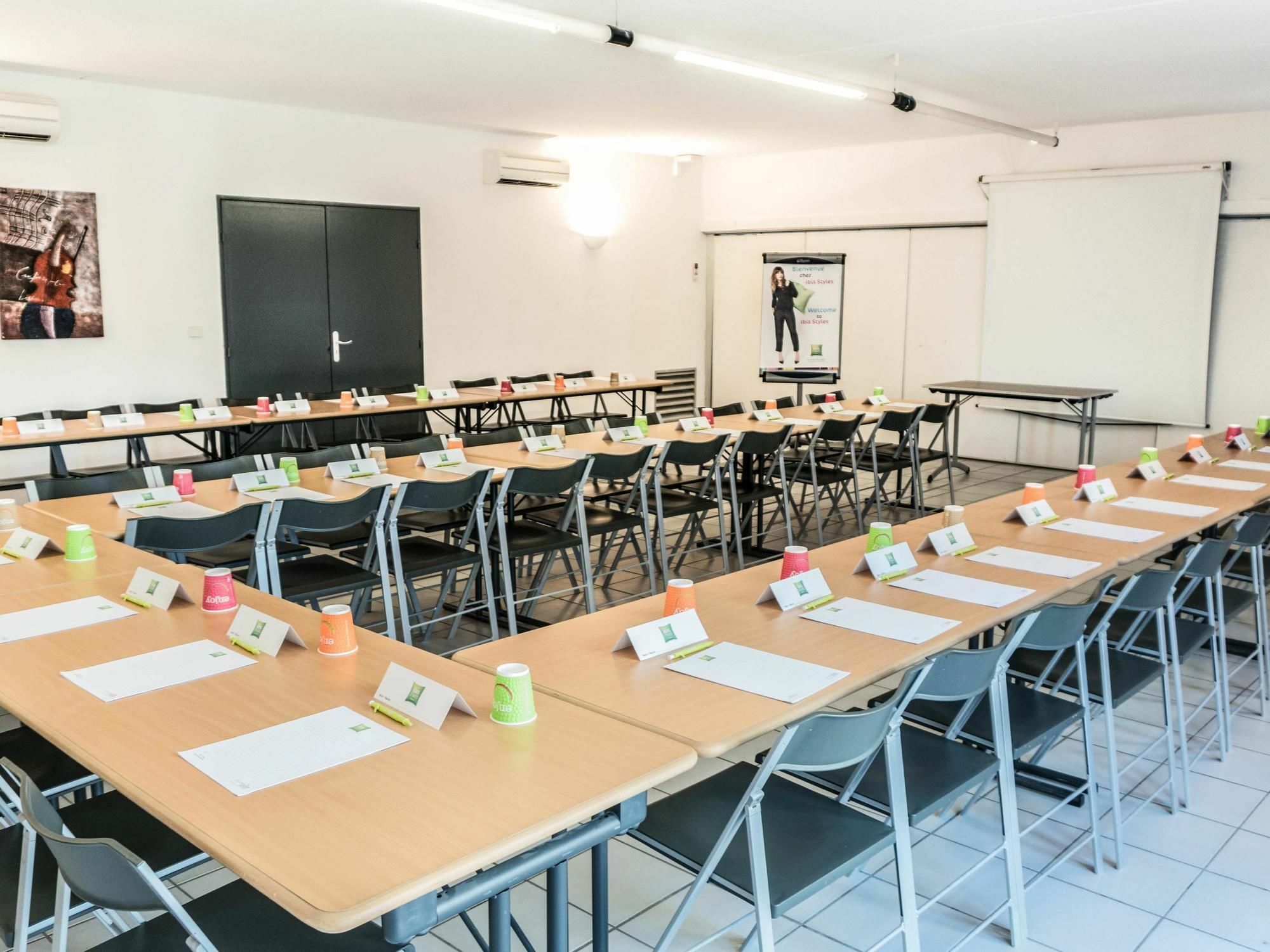 Ibis Styles Perpignan Canet En Roussillon Buitenkant foto